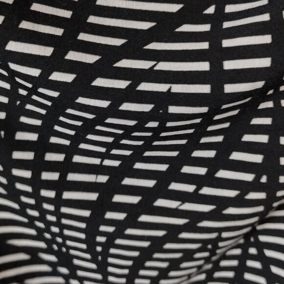 Evan Picone Black & White Abstract Drape Neck Top – Size Large - Picture 6 of 8